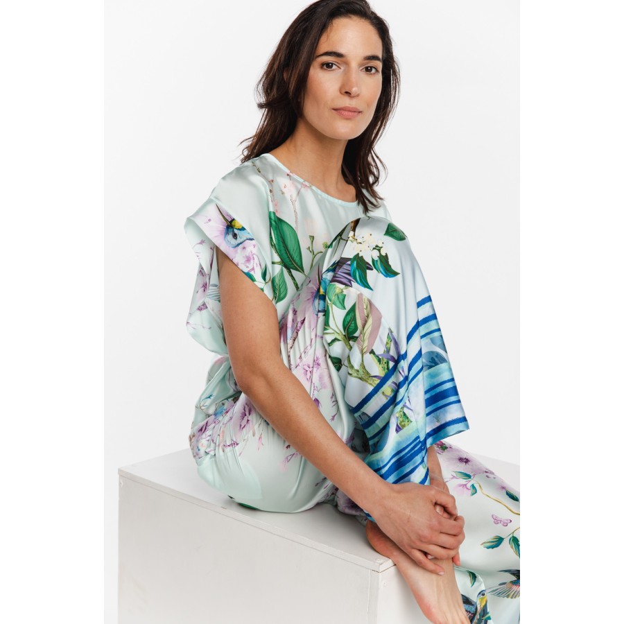 Espalda del pijama de viscosa estampado azul
